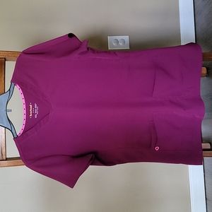 Heartsoul pitter-pat v-neck solid scrub top size medium color wine